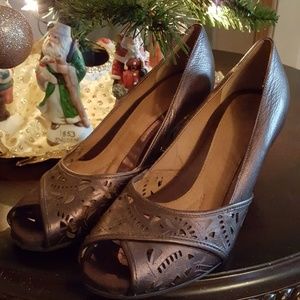 Beautiful Bronze Brown Peep toe